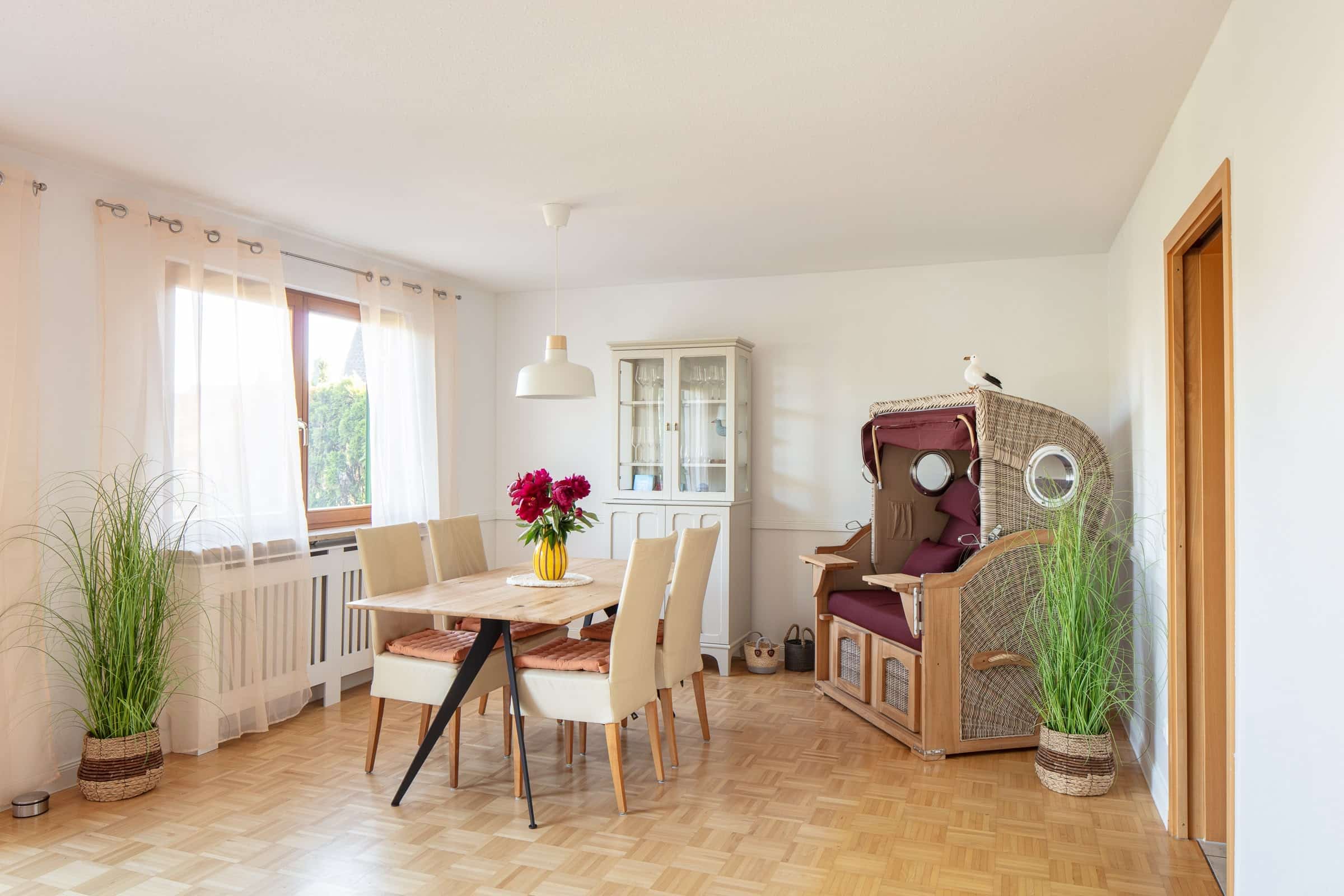 Marx managt Moewe Esszimmer 1