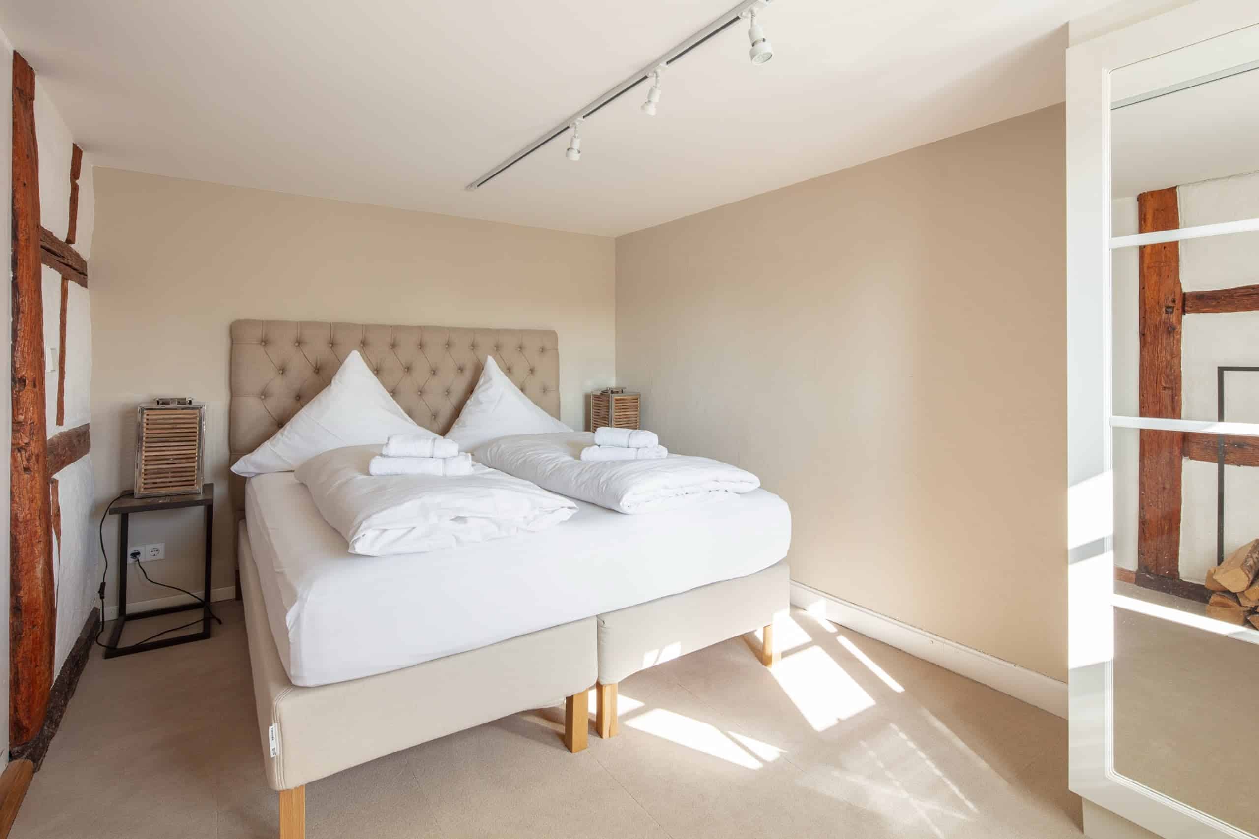 Marx managt Seehaus Allensbach Riviera Suite Schlafzimmer 1