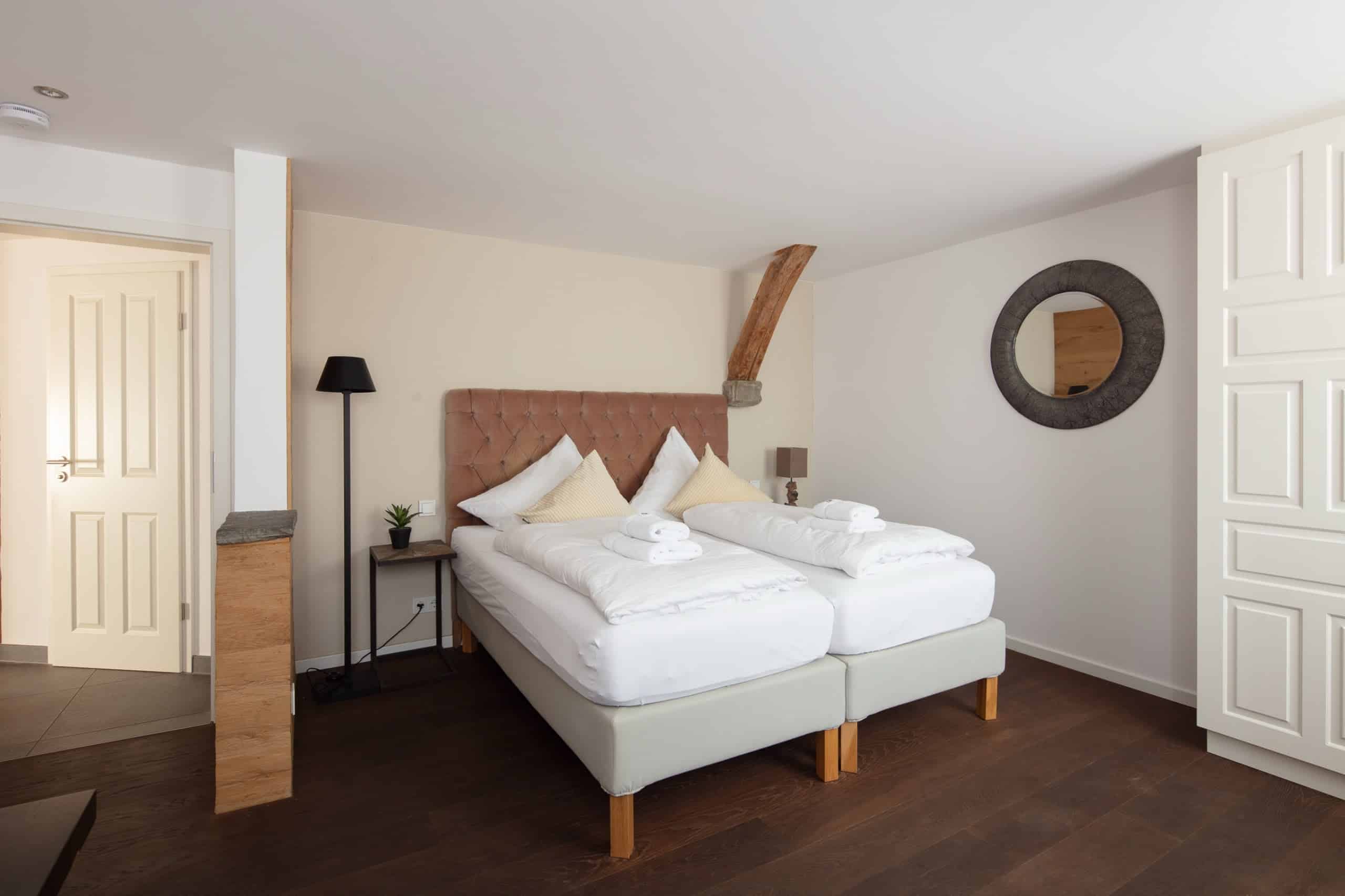 Marx managt Seehaus Allensbach Seerosen Suite Schlafzimmer 5